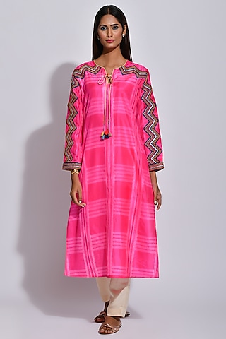 Raspberry Pink Braided Printed Kurta by swati vijaivargie