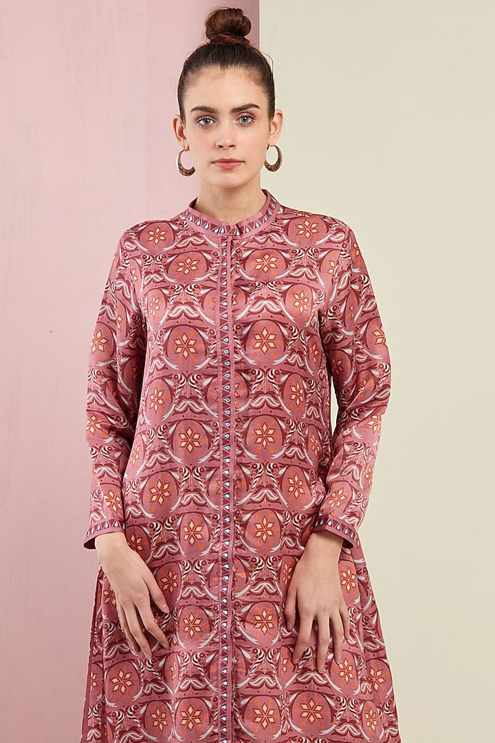 Blush Pink Embroidered Kurta With Pants by Swati Vijaivargie at Pernia's Pop Up Shop