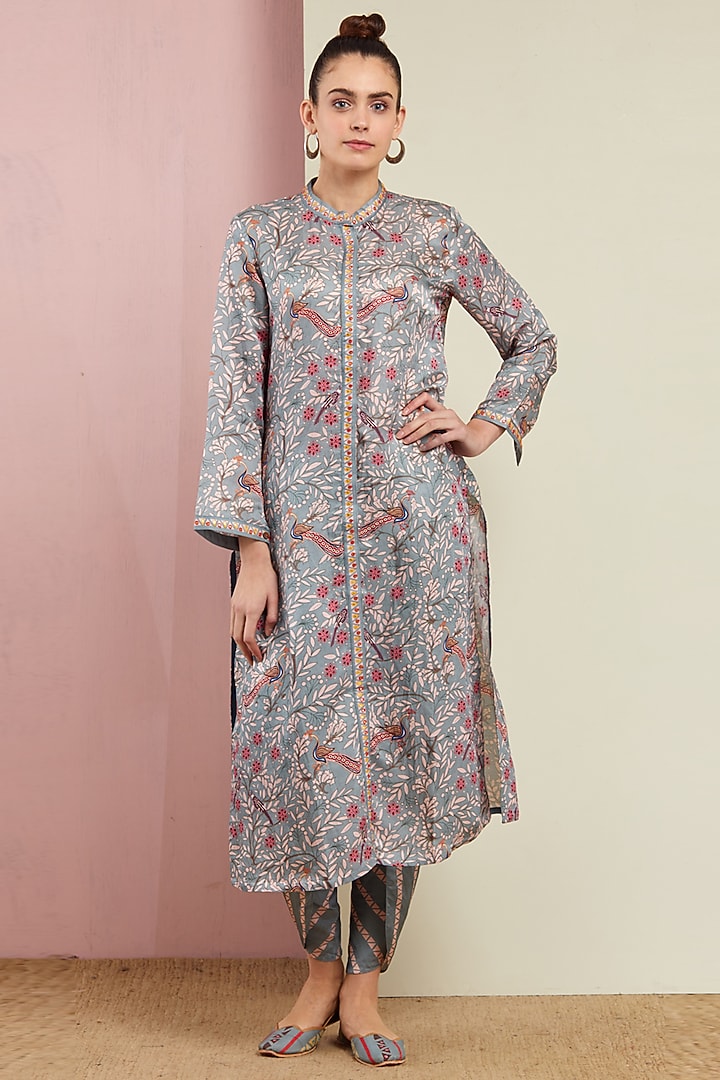 Grey Embroidered Kurta With Pants by Swati Vijaivargie at Pernia's Pop Up Shop