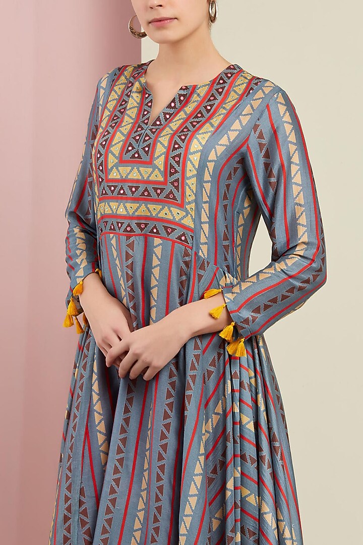 Grey Asymmetrical Kurta With Pants by Swati Vijaivargie at Pernia's Pop Up Shop
