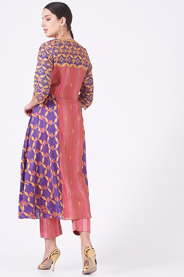 Pink Hand Embroidered Kurta Set by Swati Vijaivargie at Pernia's Pop Up Shop
