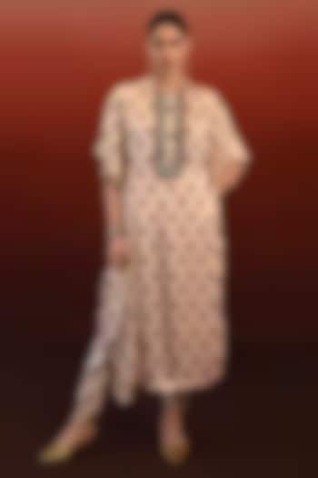 Off-White Bemberg Modal Satin Paisley Printed Kaftan Set by Swati Vijaivargie at Pernia's Pop Up Shop
