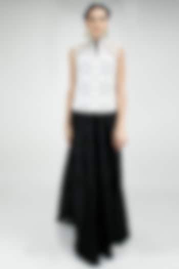 Black and white embroidered shoulder panel bundi available only at Pernia's Pop-Up Shop.