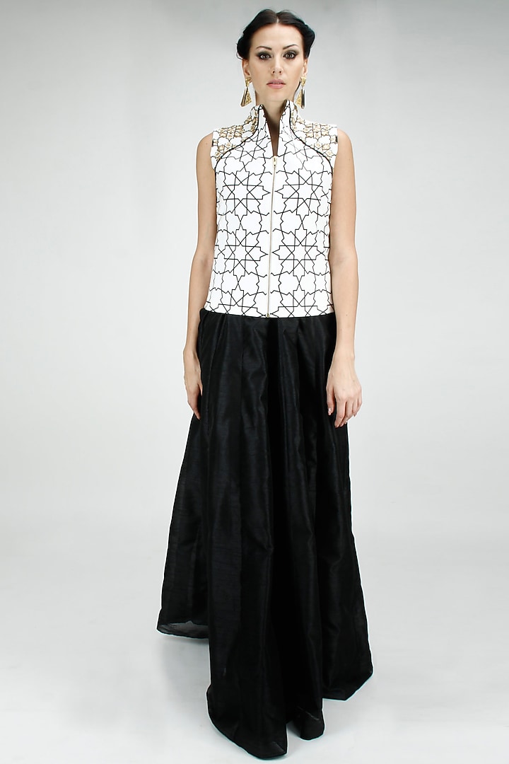 Black and white embroidered shoulder panel bundi available only at Pernia's Pop-Up Shop.