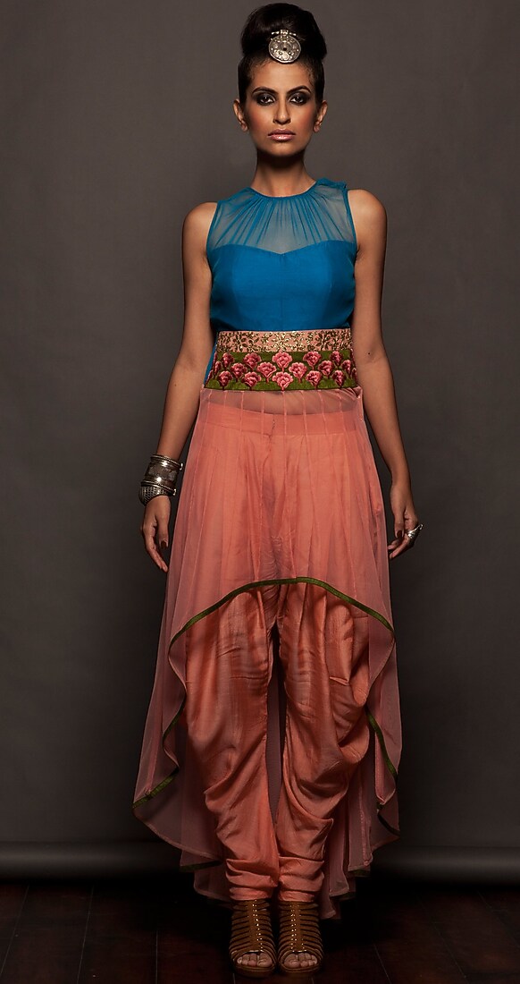 Pink high-low tunic set available only at Pernias pop-up shop.