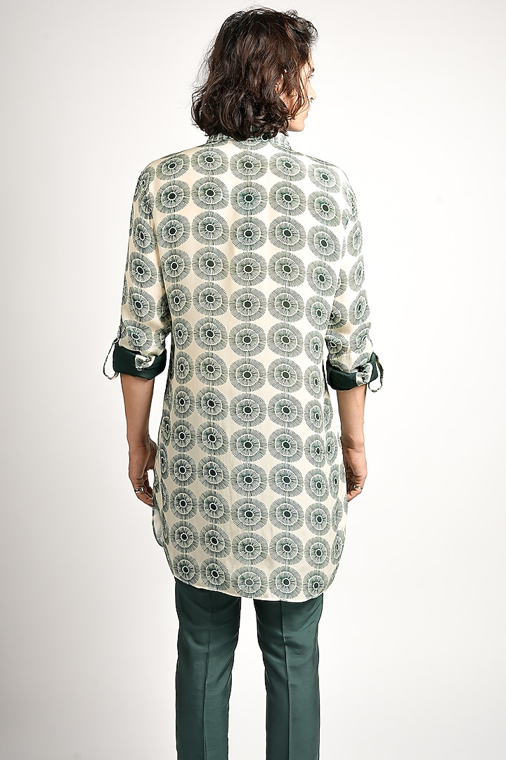 Emerald Crepe Printed Kurta by Sva By Sonam & Paras Modi Men at Pernia's Pop Up Shop