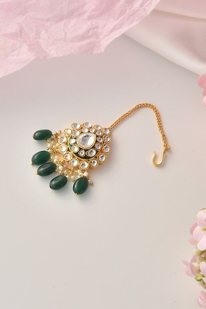 Gold Finish Green Kundan Polki Maang Tikka by Swabhimann Jewellery at Pernia's Pop Up Shop
