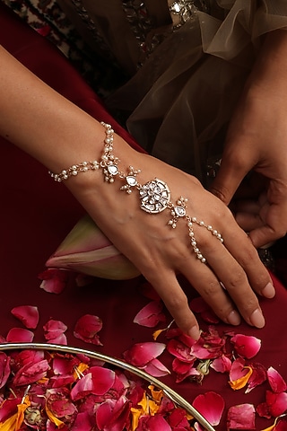 Rose Gold Finish Kundan Polki Adjustable Hathphool by Swabhimann Jewellery