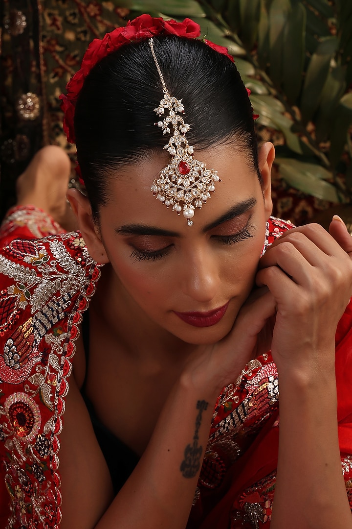 Rose Gold Finish Red Kundan Polki Handcrafted Maangtikka by Swabhimann Jewellery at Pernia's Pop Up Shop