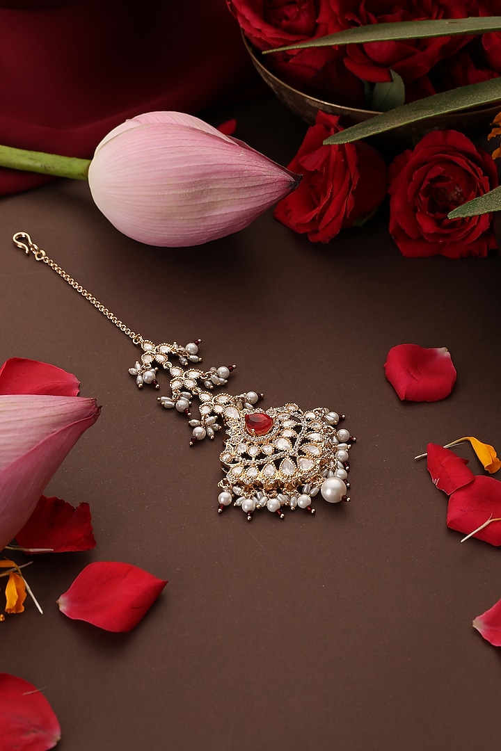 Rose Gold Finish Red Kundan Polki Handcrafted Maangtikka by Swabhimann Jewellery at Pernia's Pop Up Shop