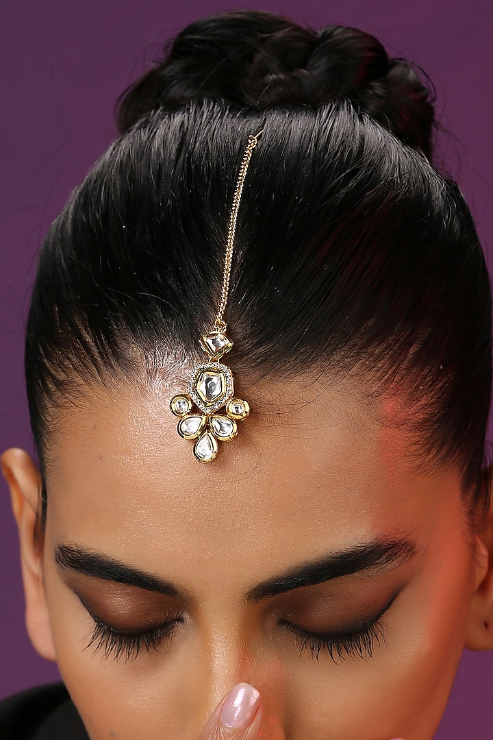 Gold Finish Kundan Polki Handcrafted Maang Tikka by Swabhimann Jewellery at Pernia's Pop Up Shop