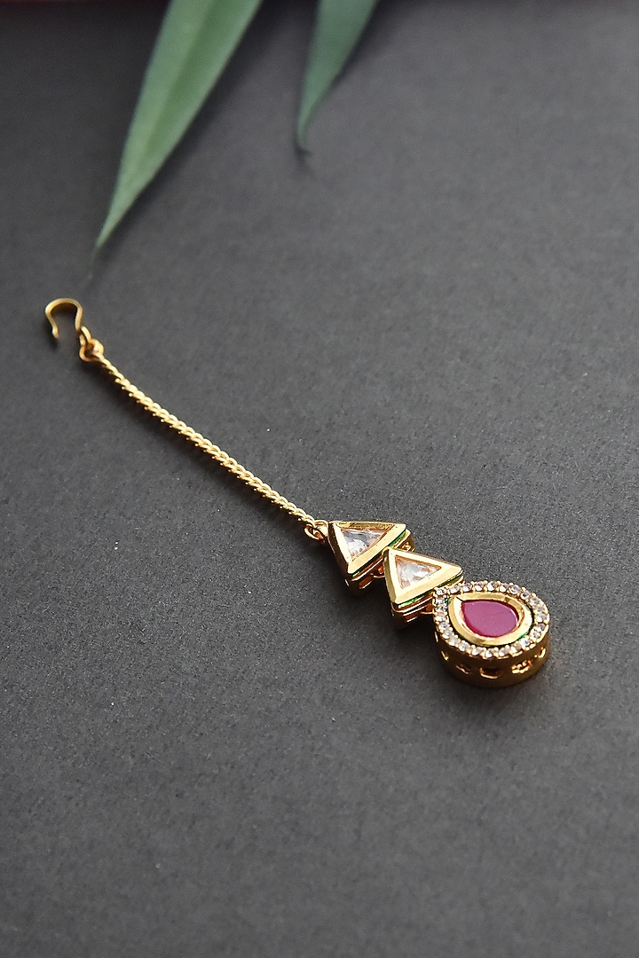 Gold Finish Red Kundan Polki Handcrafted Maang Tikka by Swabhimann Jewellery at Pernia's Pop Up Shop