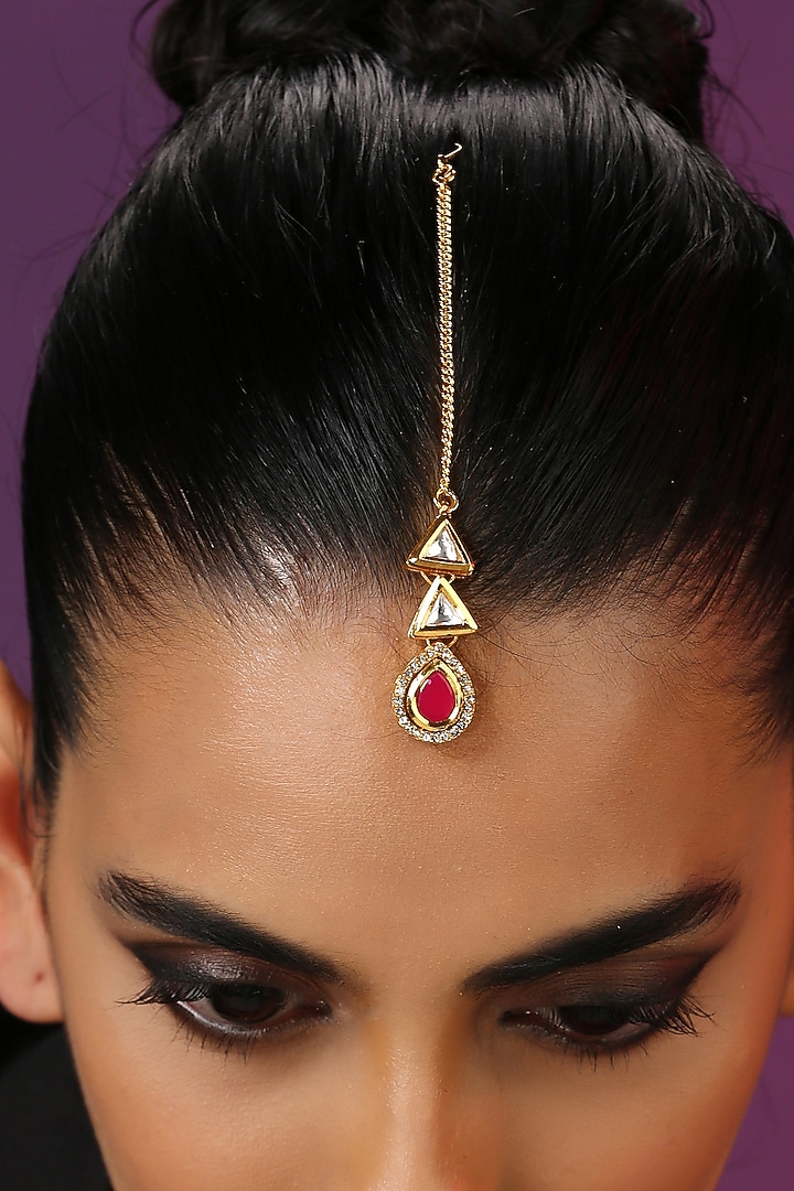 Gold Finish Red Kundan Polki Handcrafted Maang Tikka by Swabhimann Jewellery at Pernia's Pop Up Shop