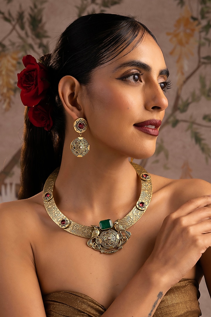 Gold Finish Emerald Green & Ruby Kundan Polki Hasli Necklace Set by Swabhimann Jewellery at Pernia's Pop Up Shop
