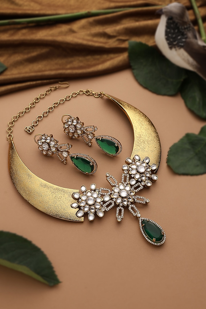 Gold Finish Emerald Kundan Polki Hasli Necklace Set by Swabhimann Jewellery at Pernia's Pop Up Shop