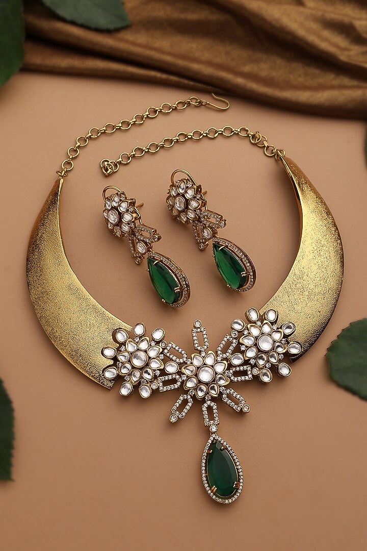 Gold Finish Emerald Kundan Polki Hasli Necklace Set by Swabhimann Jewellery at Pernia's Pop Up Shop