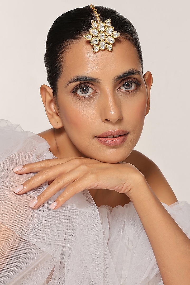 Gold Finish Kundan Polki Maang Tikka by Swabhimann Jewellery at Pernia's Pop Up Shop