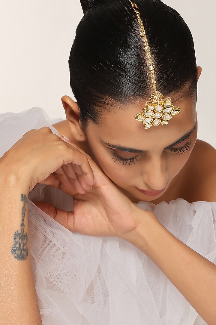 Gold Finish Kundan Polki Maang Tikka by Swabhimann Jewellery at Pernia's Pop Up Shop
