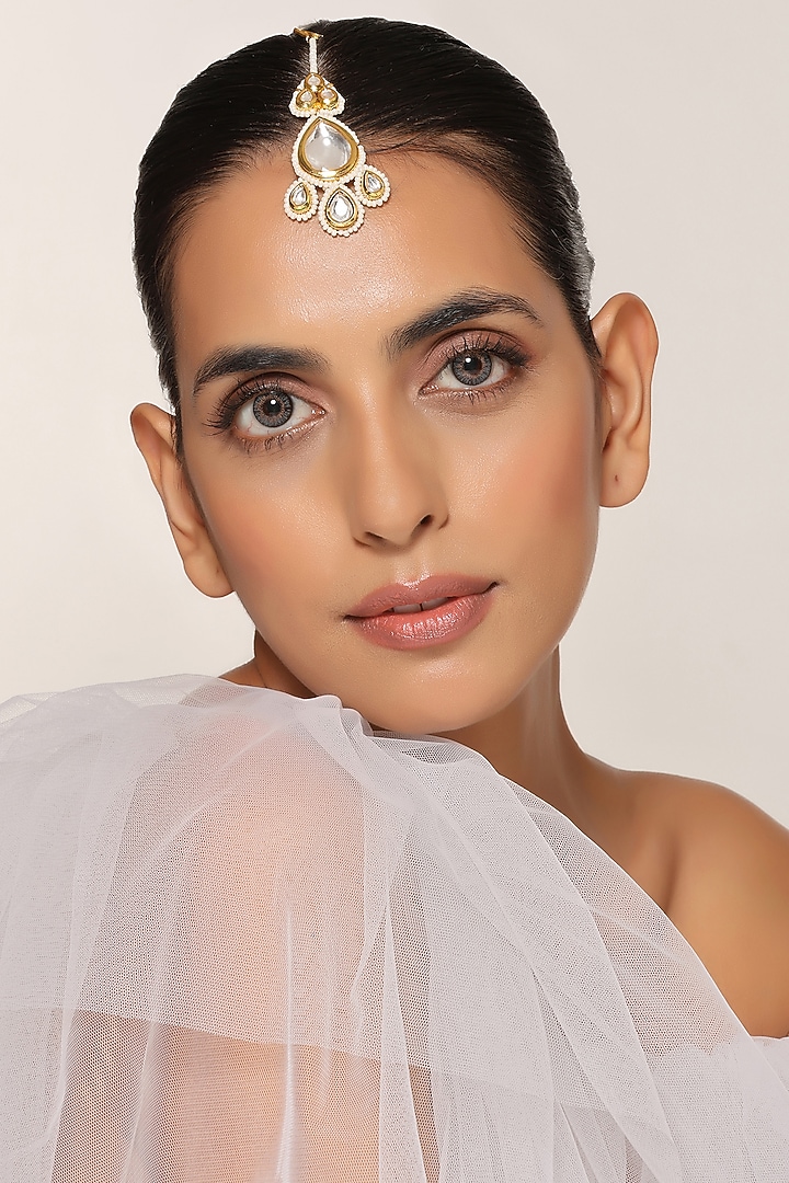 Gold Finish Kundan Polki Maang Tikka by Swabhimann Jewellery at Pernia's Pop Up Shop