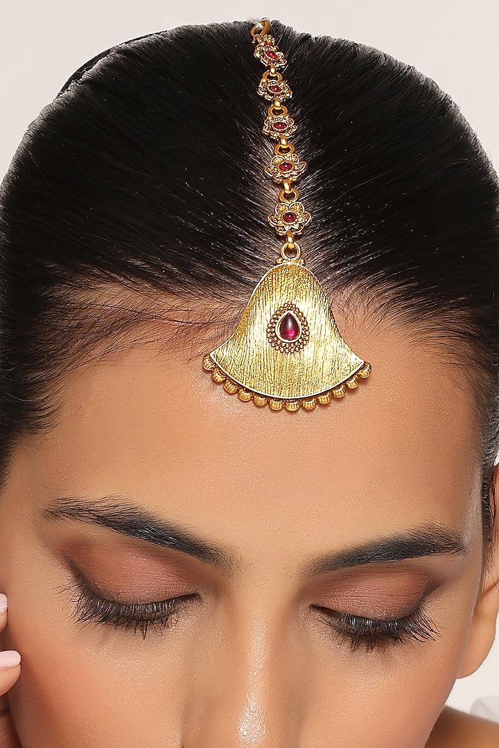 Gold Finish Kundan Polki Temple Maang Tikka by Swabhimann Jewellery at Pernia's Pop Up Shop