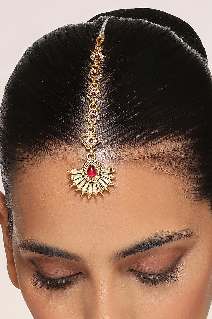 Gold Finish Kundan Polki Temple Maang Tikka by Swabhimann Jewellery at Pernia's Pop Up Shop