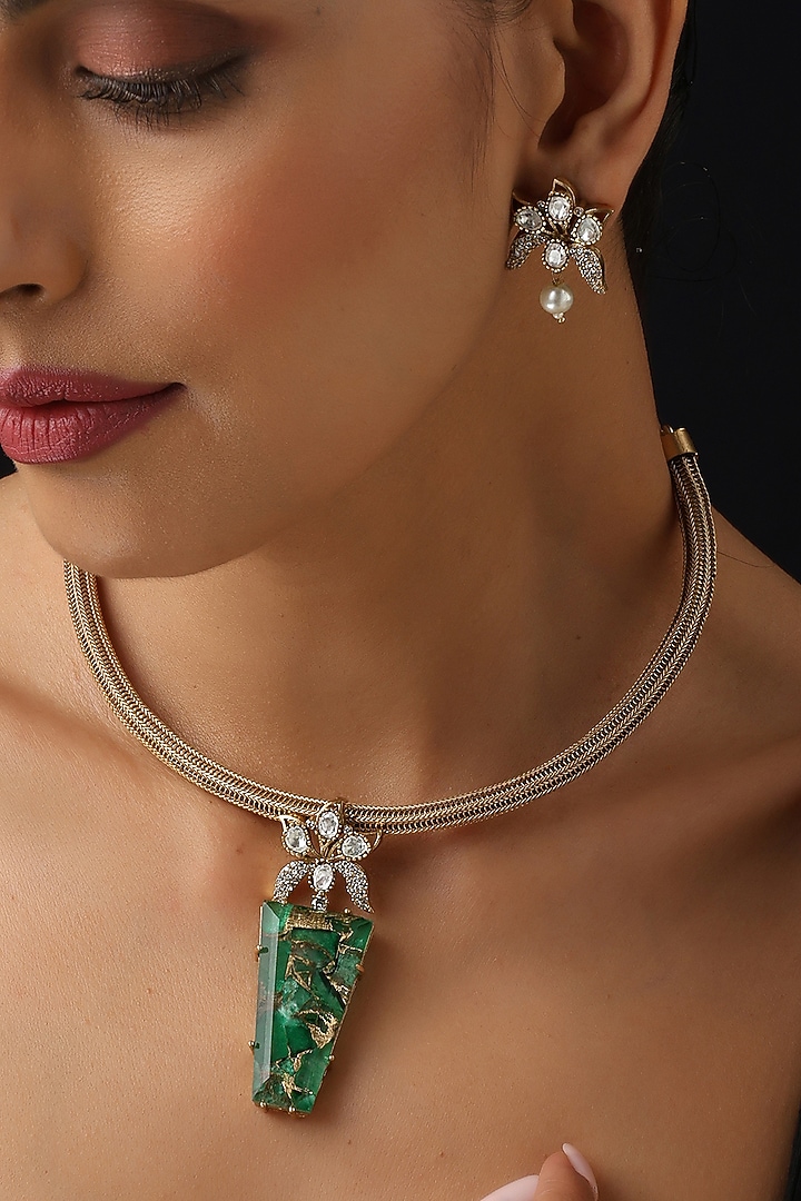 Rose Gold Finish Emerald & Kundan Polki Hasli Necklace Set by Swabhimann Jewellery at Pernia's Pop Up Shop