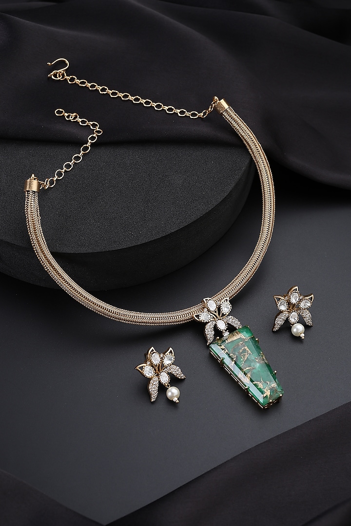 Rose Gold Finish Emerald & Kundan Polki Hasli Necklace Set by Swabhimann Jewellery at Pernia's Pop Up Shop