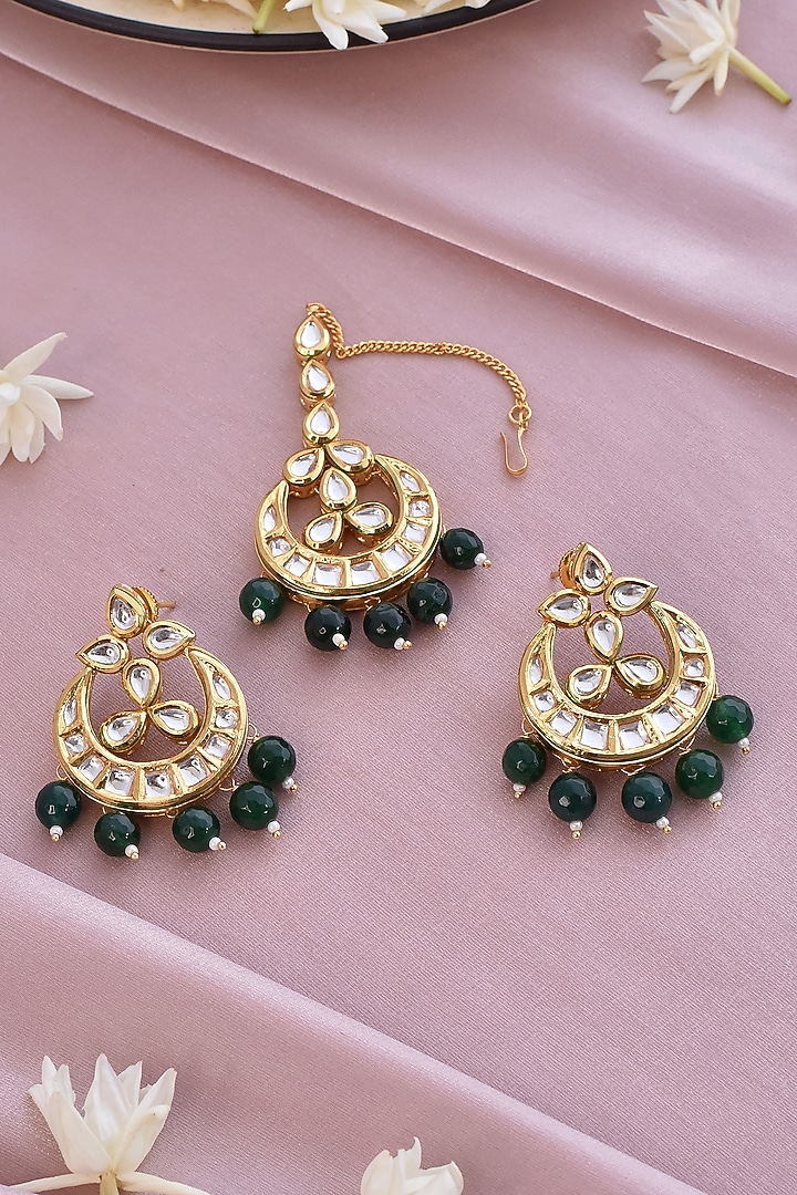 Gold Finish Kundan Polki Maang Tikka With Earrings by Swabhimann Jewellery at Pernia's Pop Up Shop