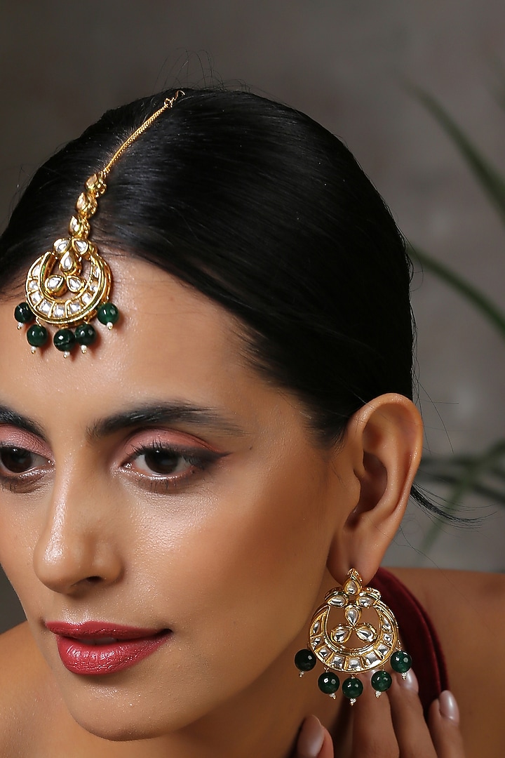 Gold Finish Kundan Polki Maang Tikka With Earrings by Swabhimann Jewellery at Pernia's Pop Up Shop