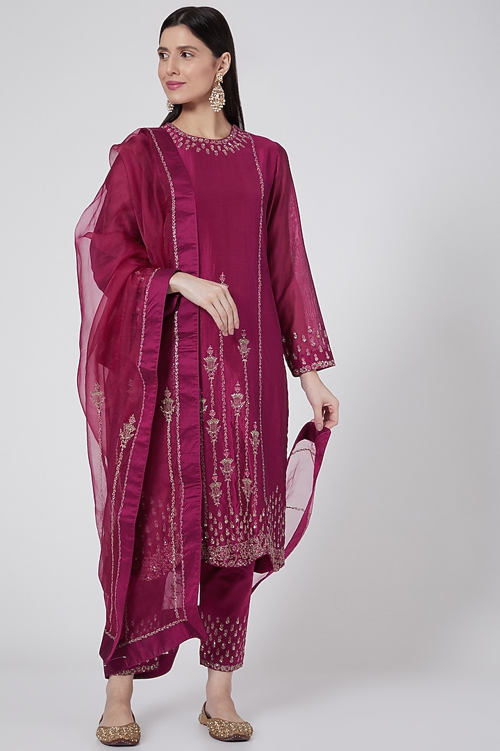 Wine Embroidered Kurta Set by Sawan Gandhi at Pernia's Pop Up Shop