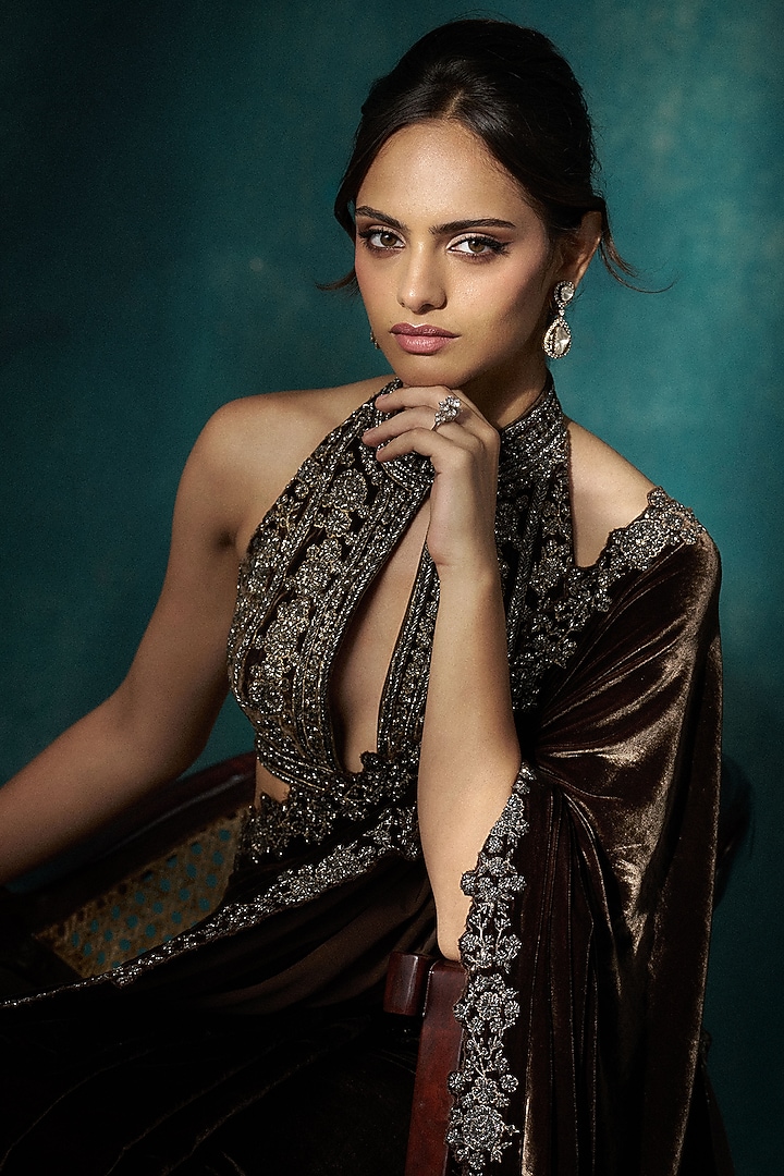 Coffee Velvet Cutdana Embroidered Reception Saree Set by Sawan Gandhi at Pernia's Pop Up Shop