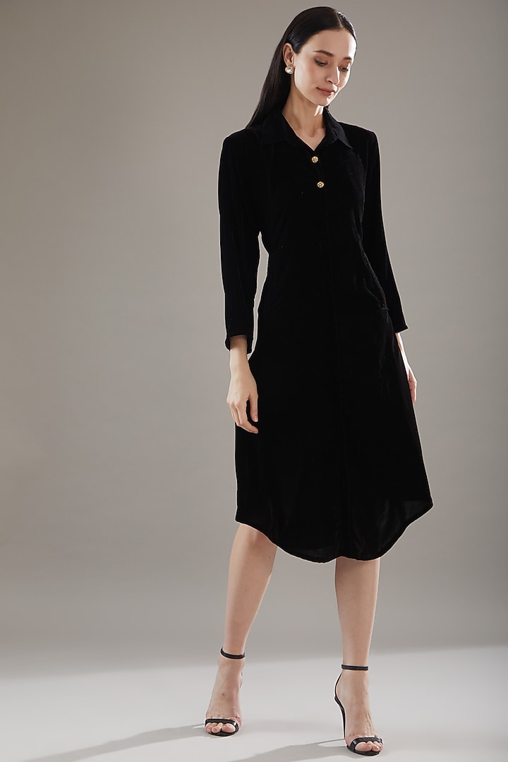 Black Velvet Dress Design by Swati Jain at Pernia's Pop Up Shop 2024
