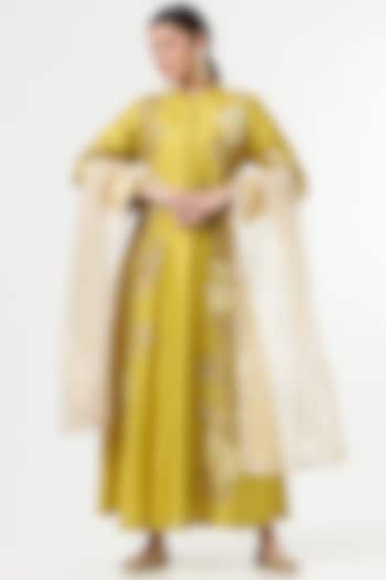 Yellow Chanderi Kurta Set by Swati Jain at Pernia's Pop Up Shop