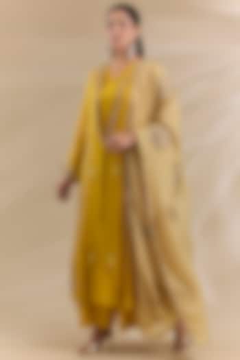 Yellow Georgette Mirror Work Jacket Kurta Set by Swati Jain at Pernia's Pop Up Shop