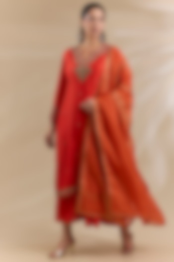 Orange Crepe Organza Embroidered Kurta With Dupatta by Swati Jain at Pernia's Pop Up Shop