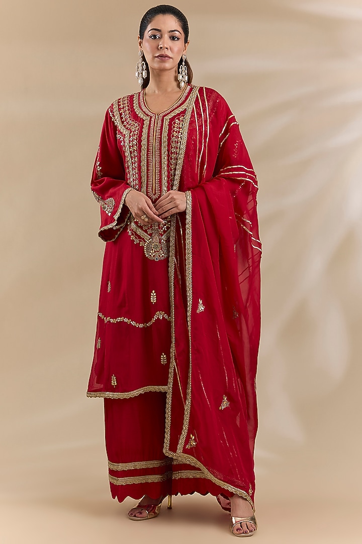Red Dola Organza Embroidered Kurta Set by Swati Jain at Pernia's Pop Up Shop