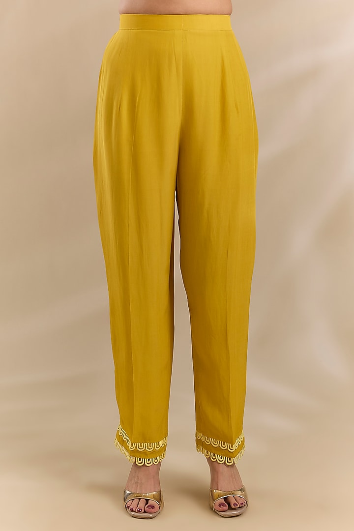 Yellow Crepe Embroidered Kurta Set by Swati Jain at Pernia's Pop Up Shop