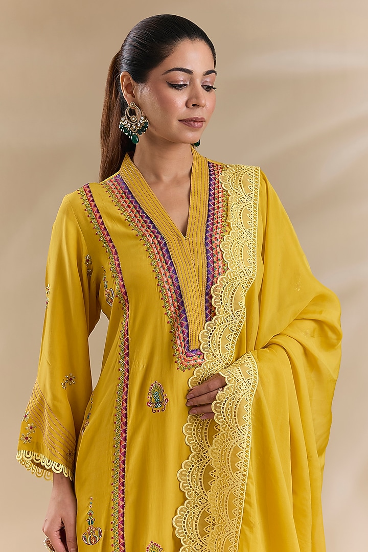 Yellow Crepe Embroidered Kurta Set by Swati Jain at Pernia's Pop Up Shop