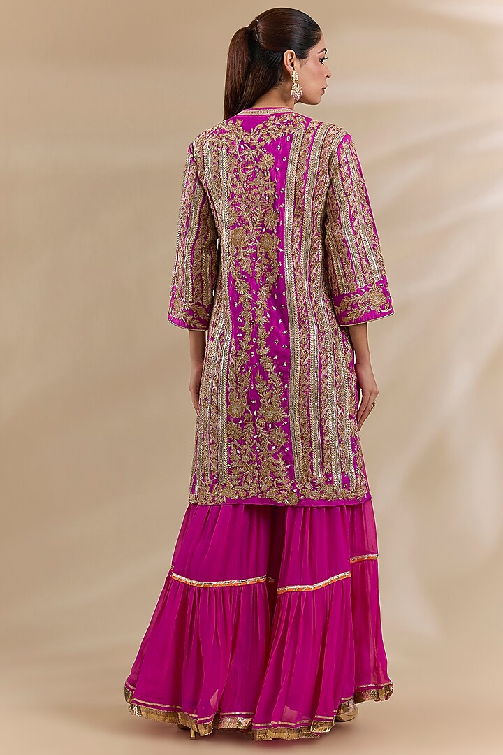 Pink Dola Silk Crepe Embroidered Kurta Set by Swati Jain at Pernia's Pop Up Shop