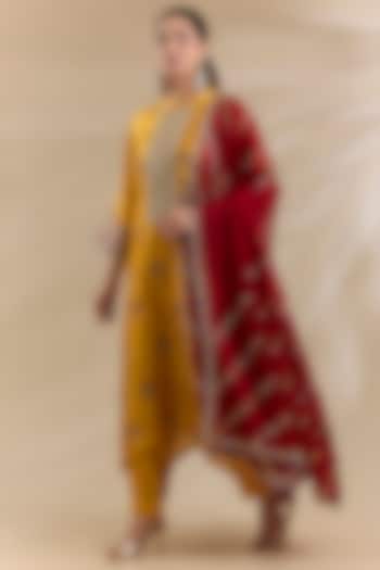 Yellow Dola Silk Organza Embroidered Kurta Set by Swati Jain at Pernia's Pop Up Shop