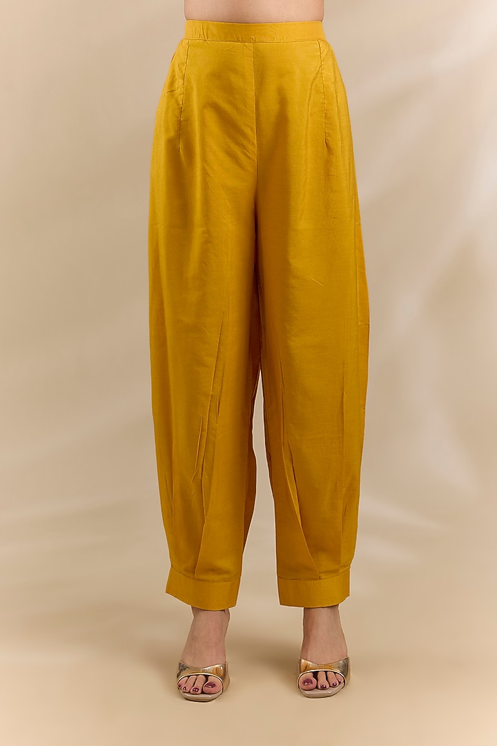 Yellow Dola Silk Organza Embroidered Kurta Set by Swati Jain at Pernia's Pop Up Shop