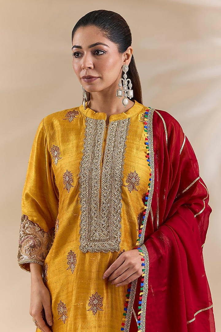 Yellow Dola Silk Organza Embroidered Kurta Set by Swati Jain at Pernia's Pop Up Shop