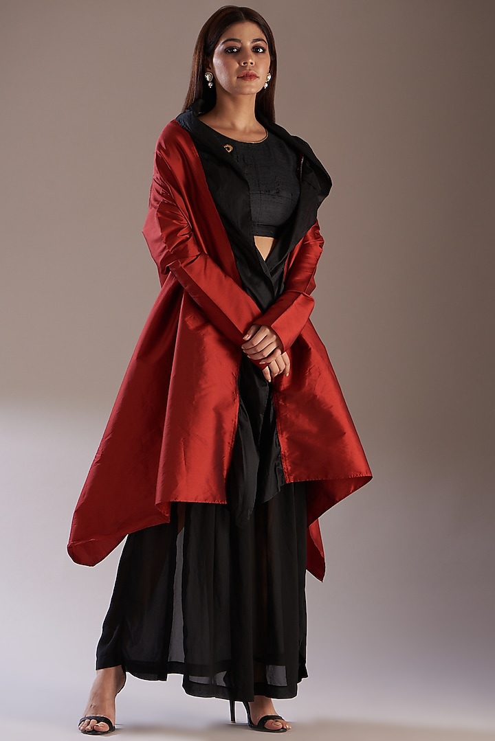 Red Silk Cape Set by Swati Jain at Pernia's Pop Up Shop