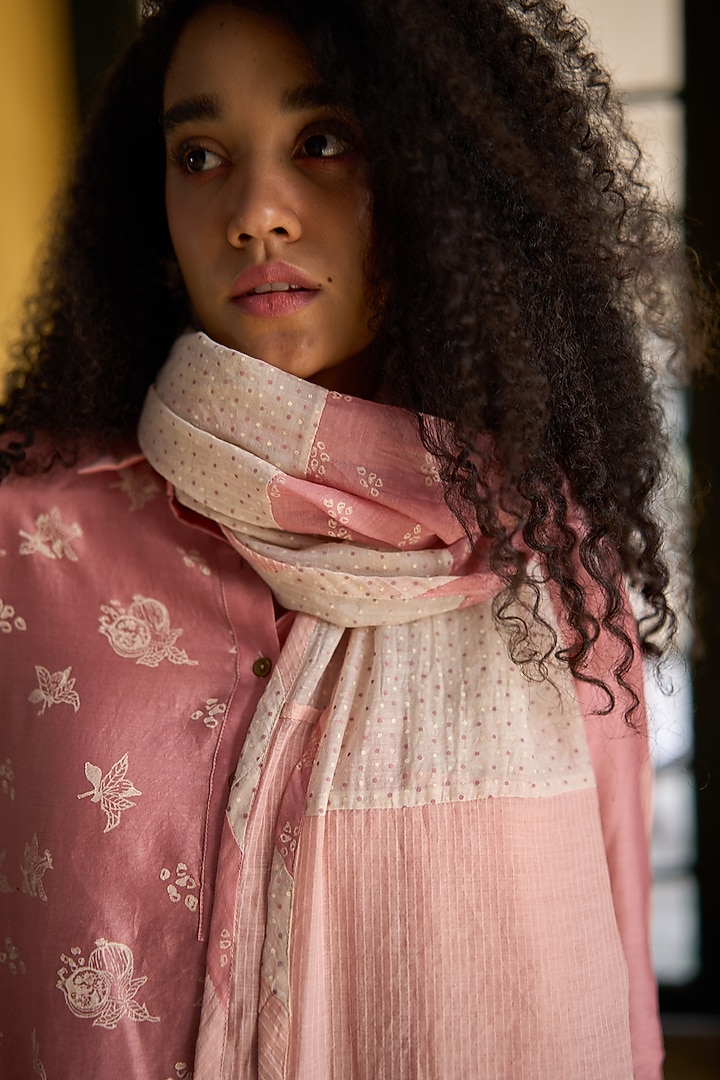 Quartz Pink & Ivory Handwoven Chanderi Printed Stole by Swatti Kapoor at Pernia's Pop Up Shop