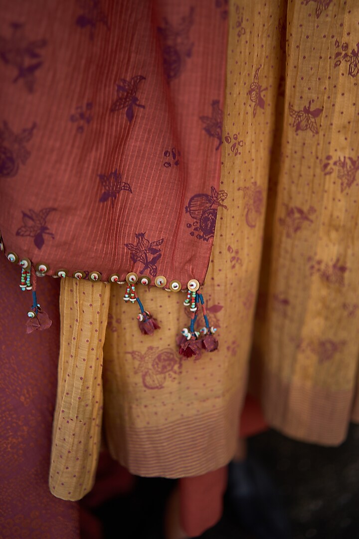 Quartz Pink Handwoven Printed Stole by Swatti Kapoor at Pernia's Pop Up Shop
