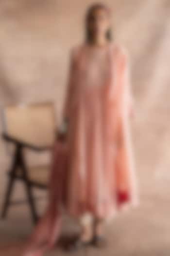 Quartz Pink Hand Block Printed Kurta by Swatti Kapoor at Pernia's Pop Up Shop