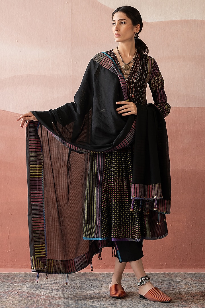 Black Handwoven Chanderi Embellished & Handblock Printed Kurta Set by Swatti Kapoor at Pernia's Pop Up Shop