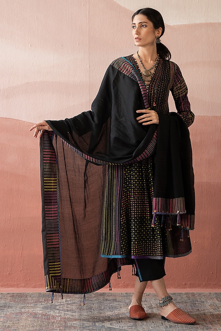 Black Handwoven Chanderi Embellished & Handblock Printed Kurta Set by Swatti Kapoor at Pernia's Pop Up Shop