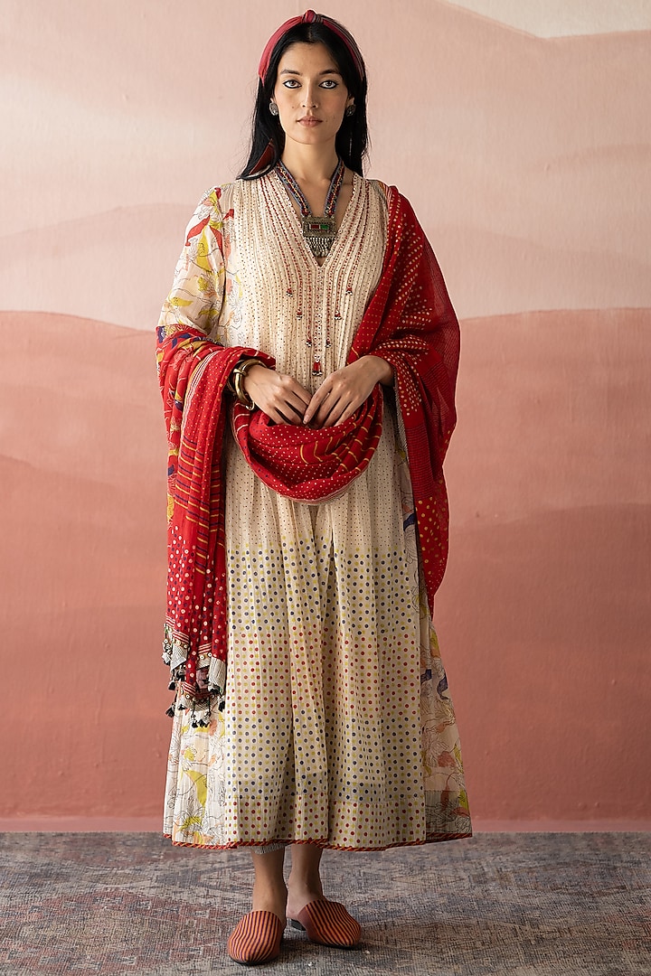 White Handwoven Chanderi Bead Embellished & Block Printed Kurta Set by Swatti Kapoor at Pernia's Pop Up Shop