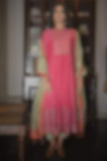Pink Handwoven Chanderi Hand Embroidered Kurta Set by Swatti Kapoor at Pernia's Pop Up Shop